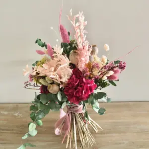Ramo de flores secas en tonos alegres - decoración colorida y duradera