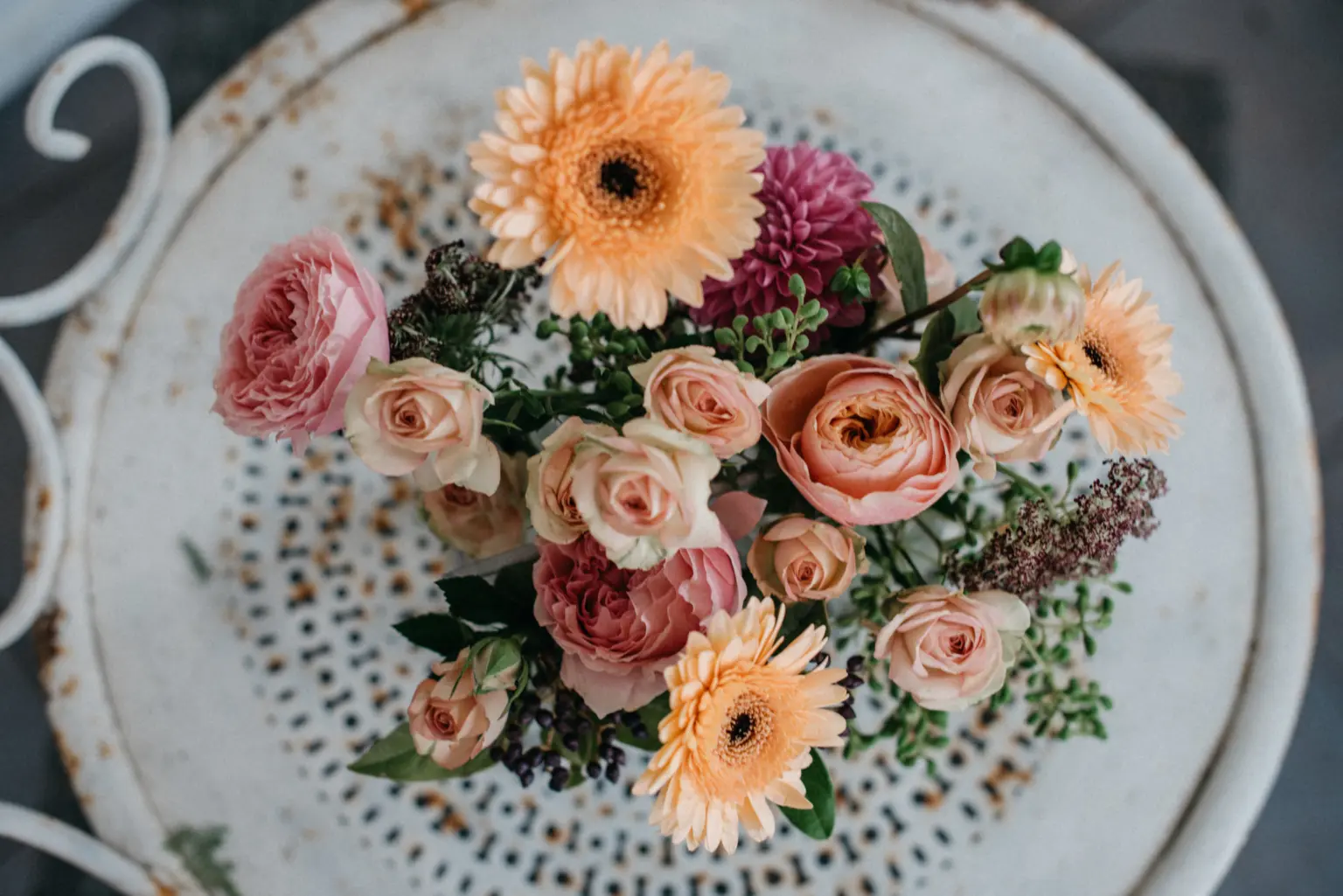 Botellitas de Cristal en Tonos Suaves (foto 2) · Francesca Lattanzi, floristería en Madrid