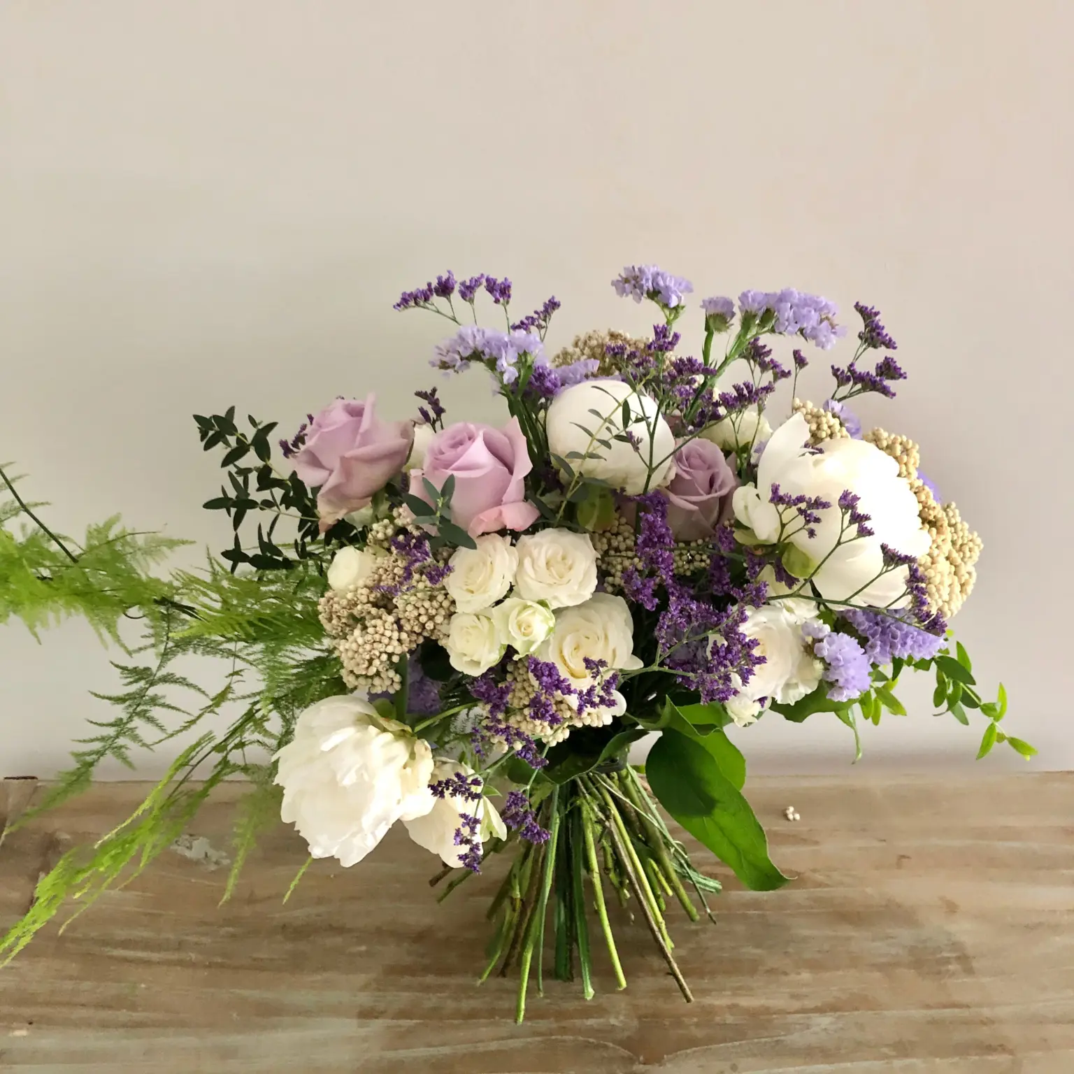 Ramo De Flores en Tonos Suaves (foto 1) · Francesca Lattanzi, floristería en Madrid